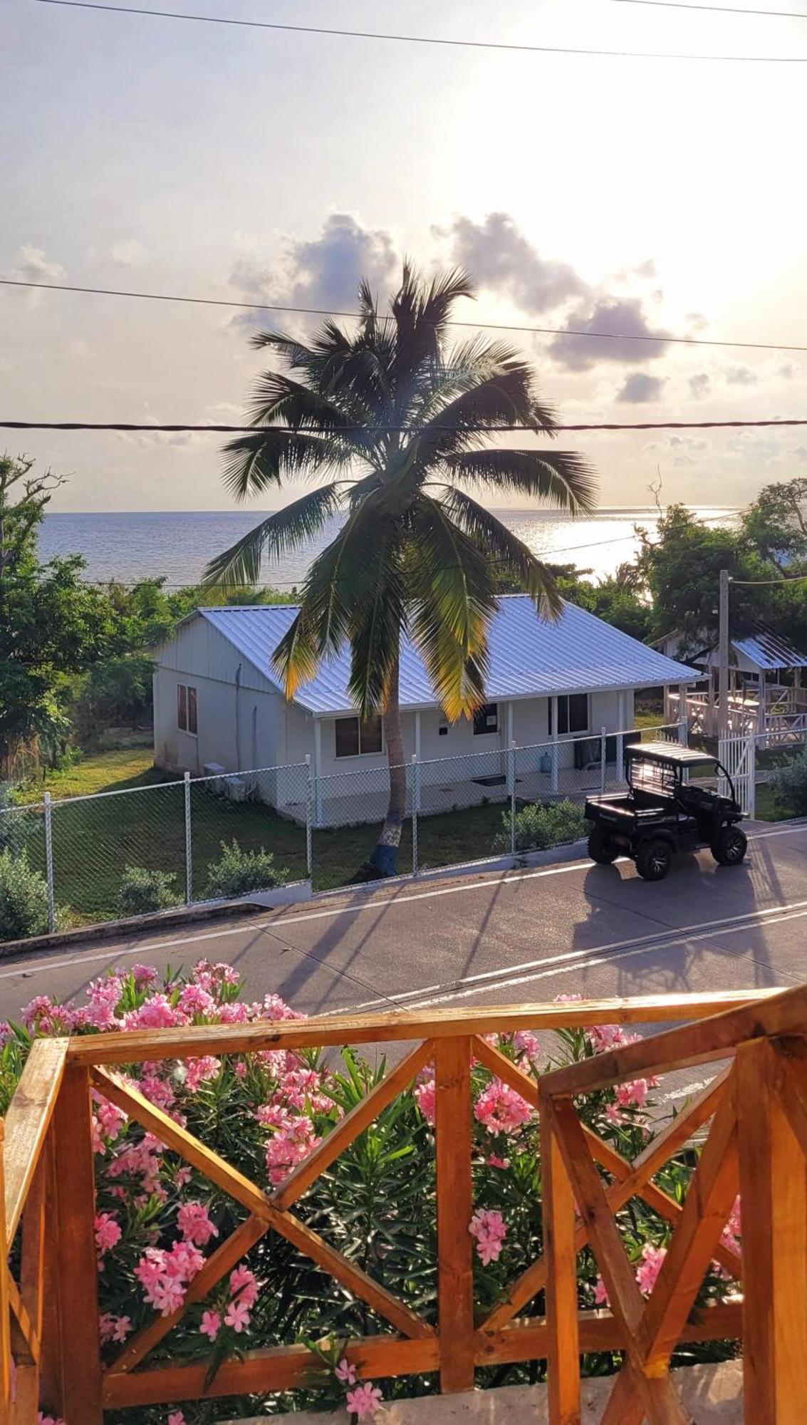 Colorful Garden House Bed & Breakfast Providencia  Exterior photo